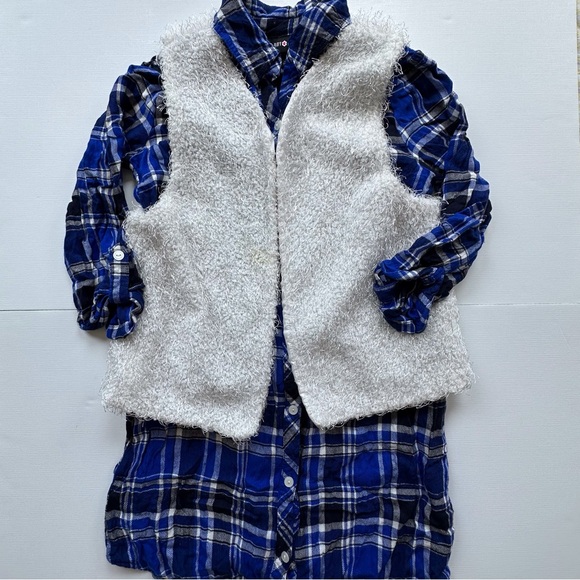 Amy Byer Other - Amy Byer blue white plaid tunic button up shirt white fuzzy vest‎ girls 16